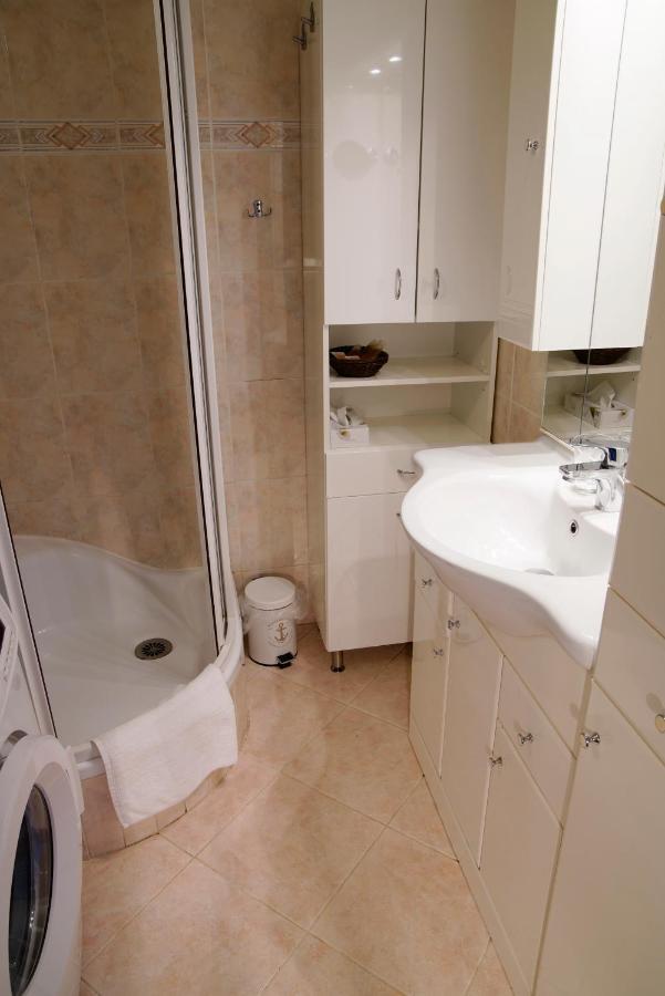 City Centre Apartment Demio Κάρλοβι Βάρι Εξωτερικό φωτογραφία